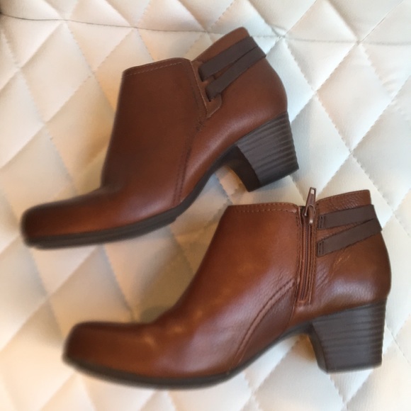 clarks softwear boots